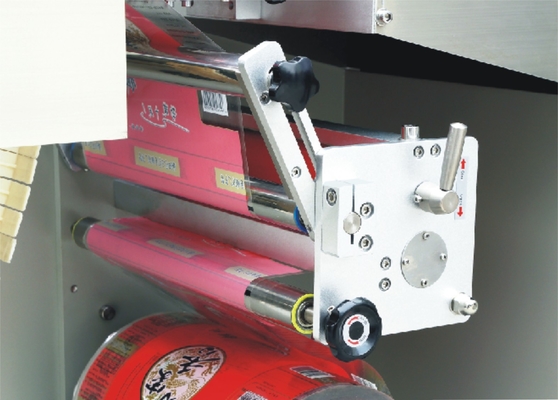 Roterende Automatische Horizontale de Machinekoekjes 250mm van de Stroomverpakking Trekkende Film naar beneden